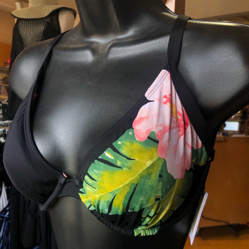 Hibiscus bikini top